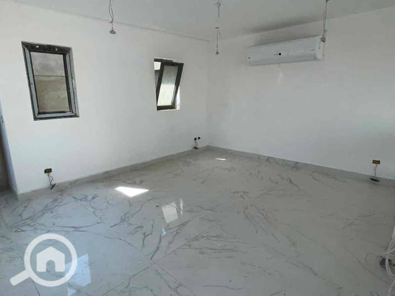 4 ea953443-a3ce-437b-9b4b-68db9aef07e3. jpg