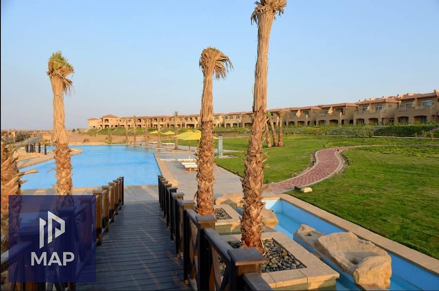 9 مساحات-خضراء-وحمامات-سباحة-بقرية-التلال-السخنة. jpg