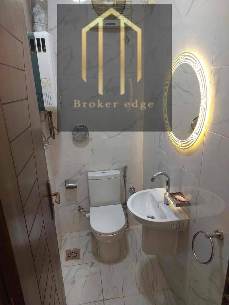 10 93b62af4-0b29-4585-9120-f96a8729b463. jpg