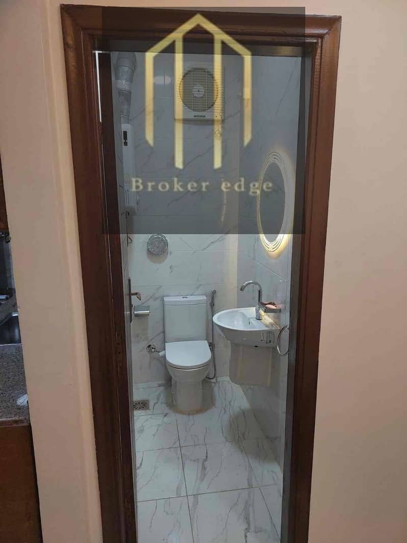 12 b5c9d074-2f2b-493b-a9b2-e5a3e863b17a. jpg