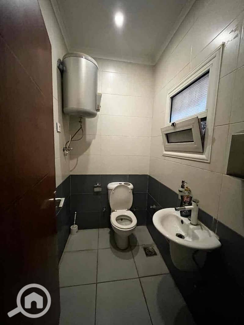 10 5a119c93-68f6-4efc-8caf-a4ea66e5387a. jpg