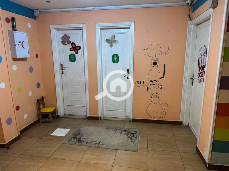 8 5b8c81c4-326c-4064-a30b-9e04bdd9de31. jpg