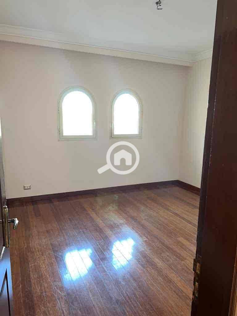 4 814117f5-4c92-445e-b55d-fbe4bc78c1a4. jpg