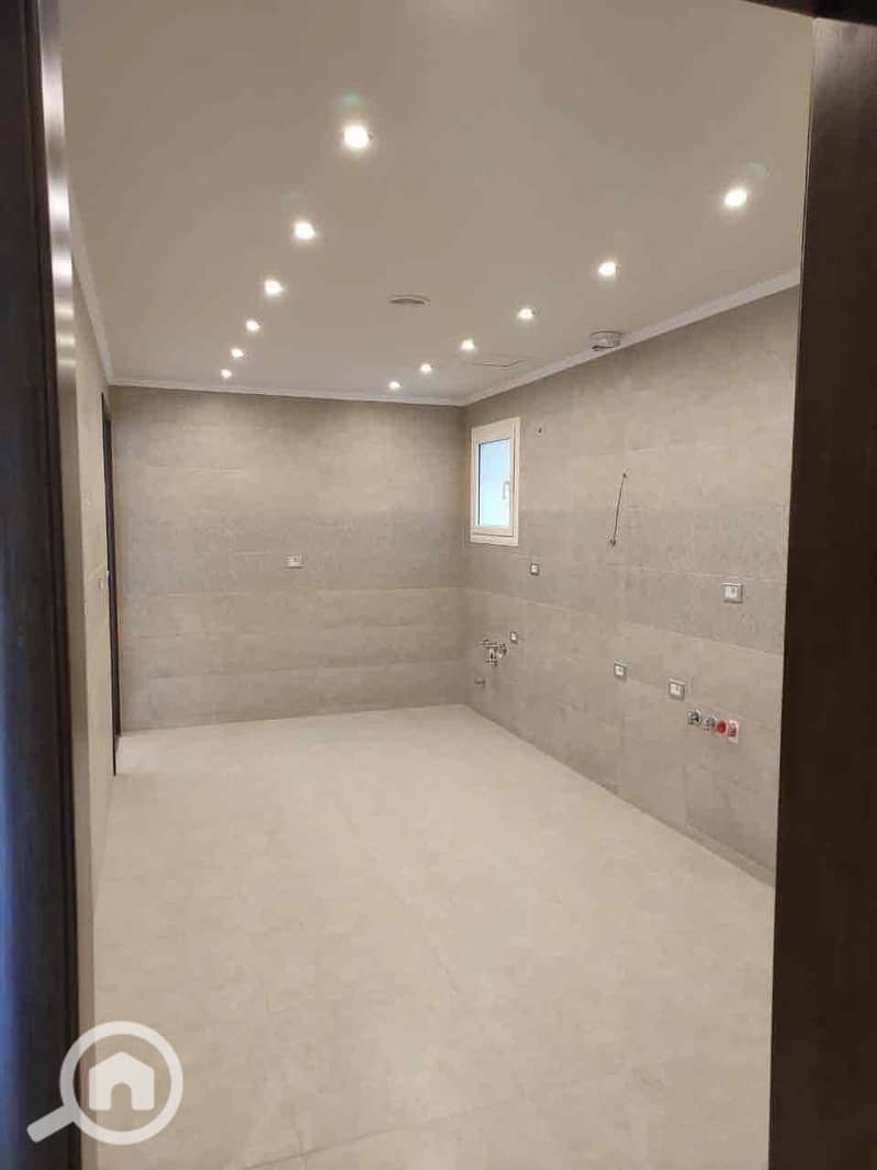 4 0f0849f6-de55-4534-a443-a1c5c6ee8e90. jpg