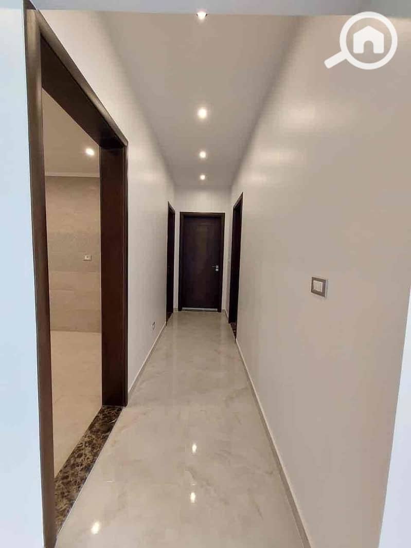 12 0a063b5c-980e-4534-81b0-d4d411bc5aa1. jpg