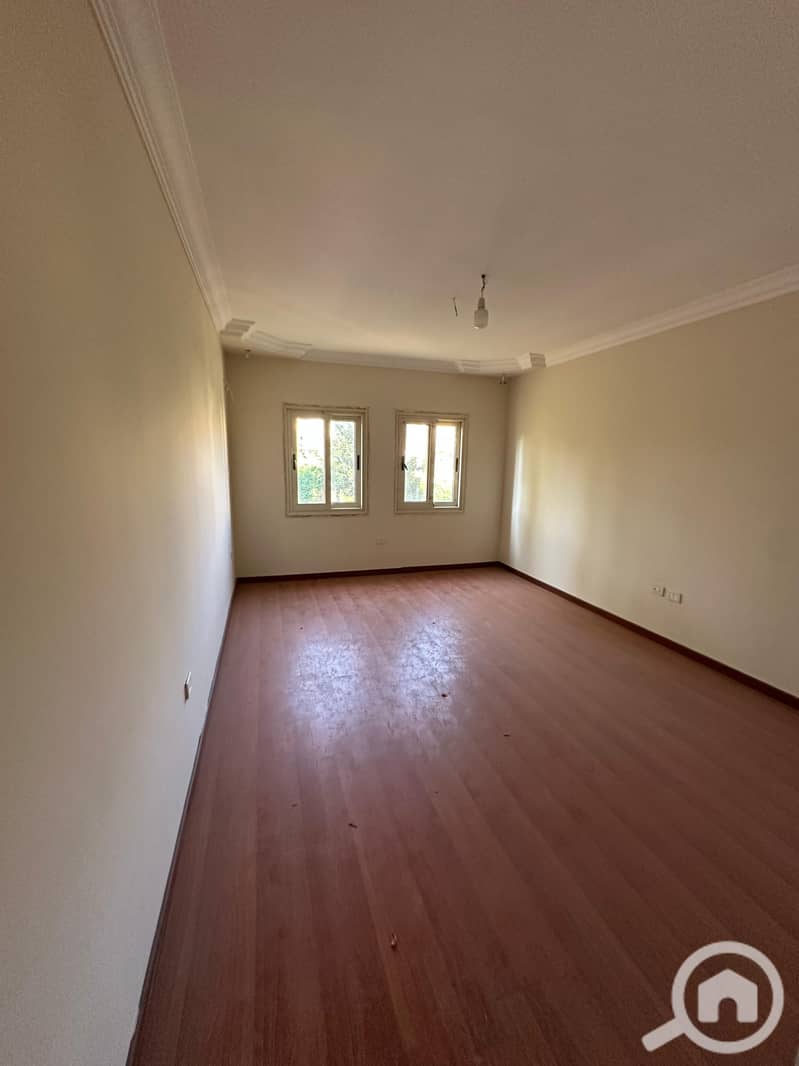 10 439585cc-f3bf-4281-8fc9-92fc7f3ebcc5. jpeg