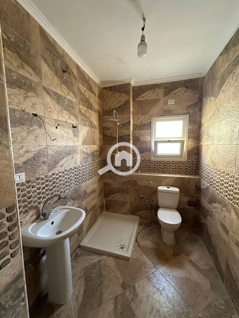 16 c2c39115-963a-4a37-8336-94cc3e733afe. jpeg