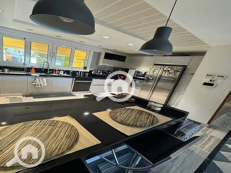 10 386fd2bc-f631-4934-b3d0-b7cc77ccc4d6. jpeg