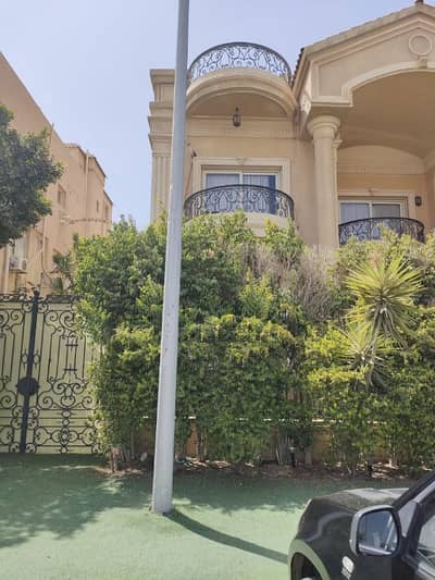 11 Bedroom Villa for Sale in New Cairo, Cairo - التجمع الخامس - جنوب الاكاديمية أ - فيلا مستقلة 600م -س لوكس -بالجراج