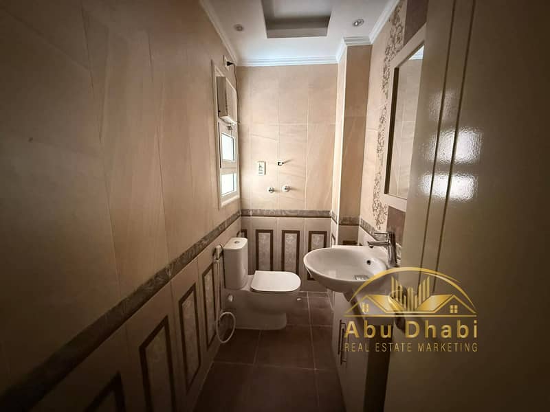 12 d2950a55-2953-4f7a-81ce-3202a7b9b5f2. jpg