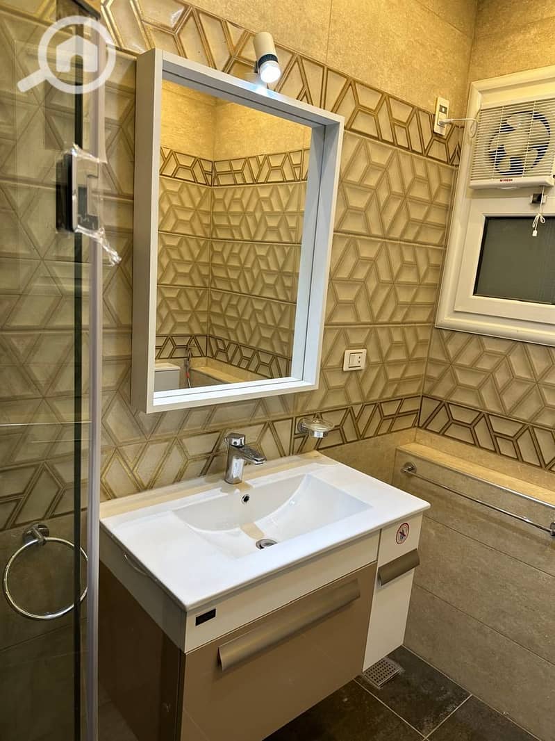 10 20cde572-b8f4-426f-b4db-585cbff6e059. jpg