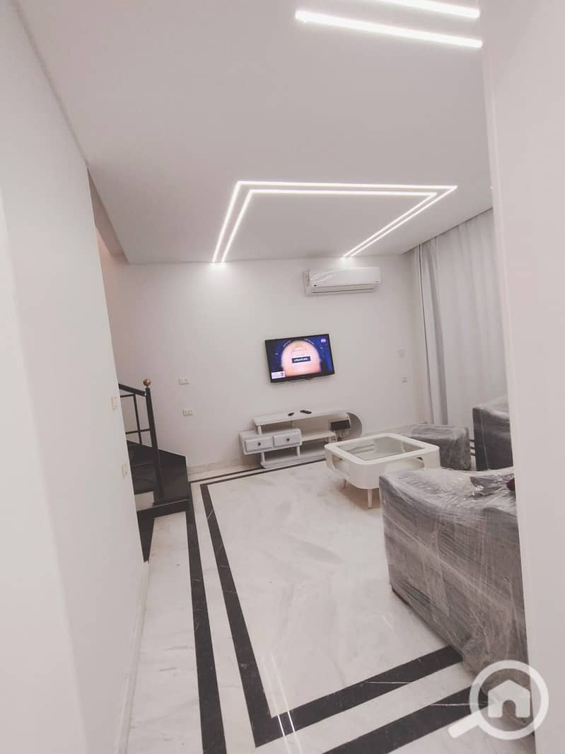 22 317079e5-5932-42ac-8975-8f8d3bdf91e7. jpeg