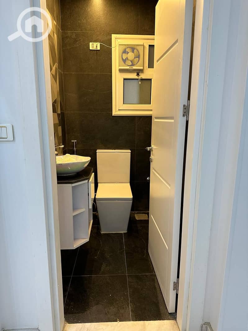 25 a367c0a8-79ae-438d-bc26-8f7fe111428e. jpg