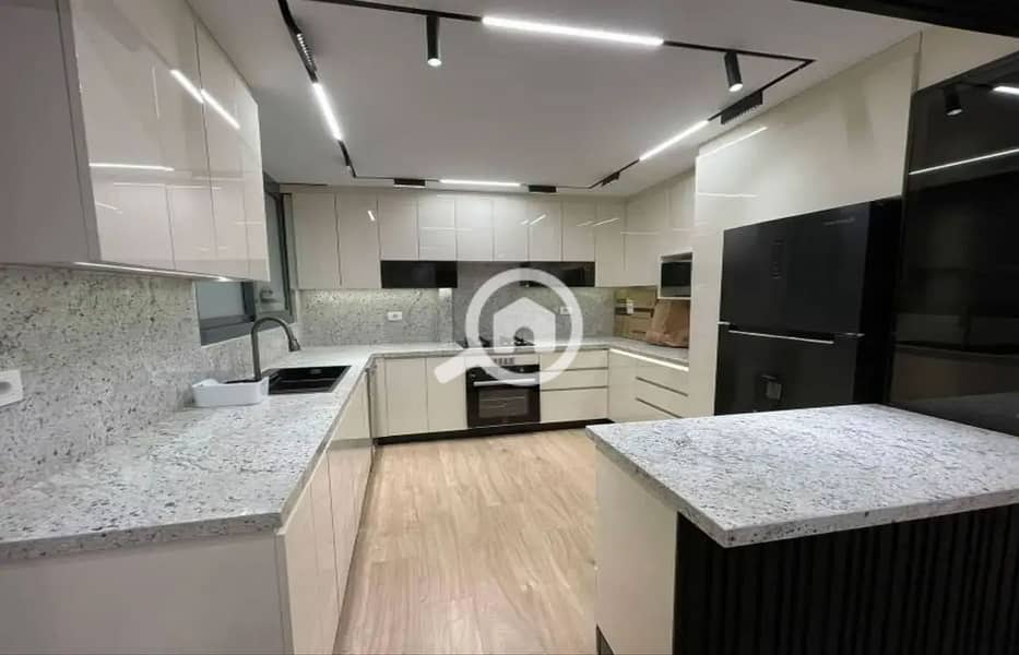 2 8183076-7169co_1400x900. jpg