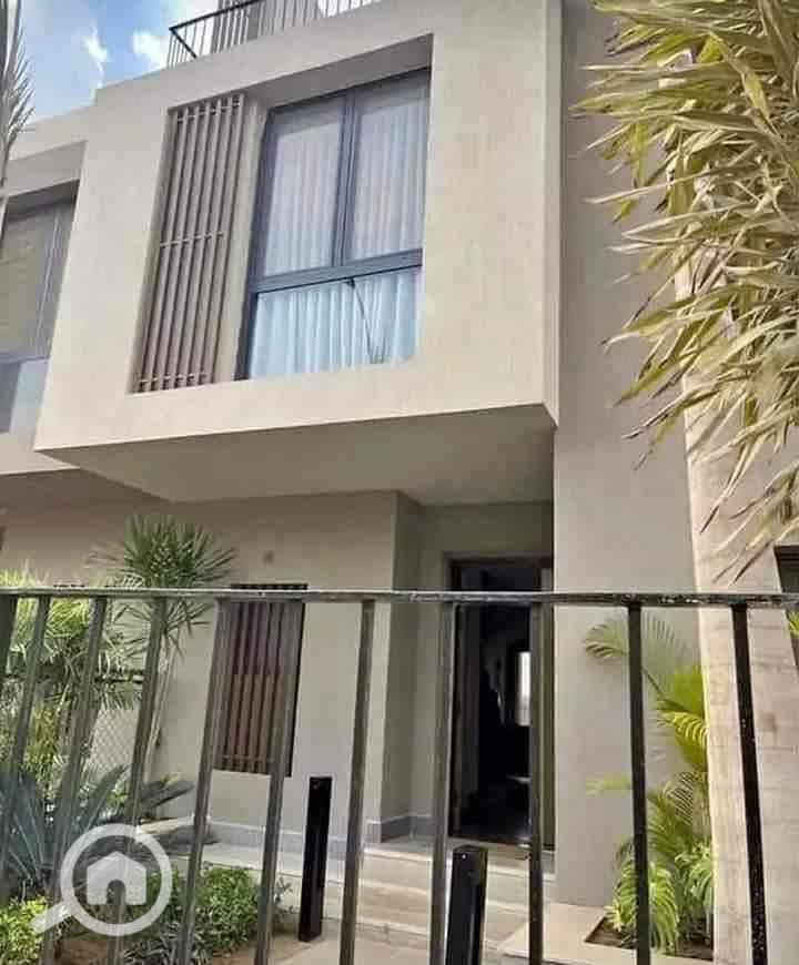 8 fe03857d-7551-4e67-8faf-833ab7f5186e. jpg