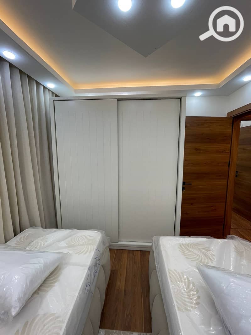 4 57c00eaf-e09b-4268-a9f0-a3fd1c05a07a. jpg