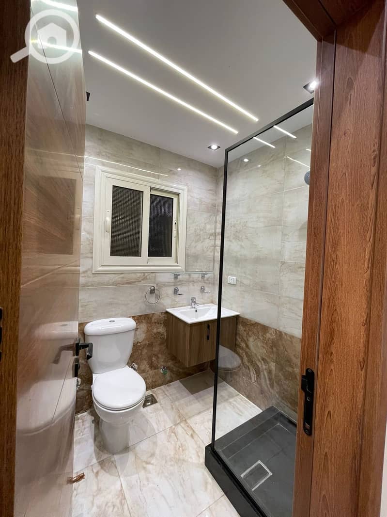 7 e841dca8-c080-4469-a4e6-1edc69f7e7a4. jpg