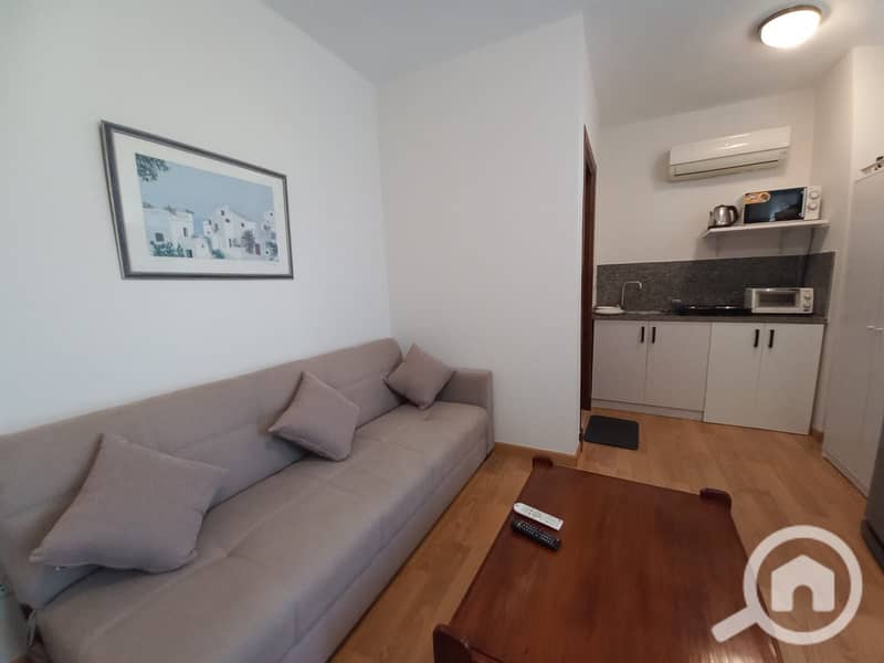 10 f0d5b111-232a-4b91-b462-98cbe660b013. jpg