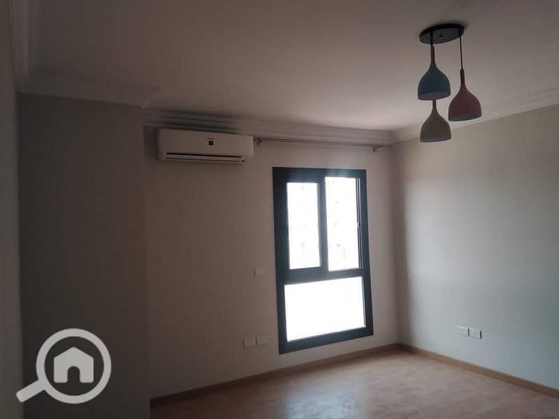 4 b94ba18c-92dc-4d8b-a27d-b036d43c8fd8. jpeg