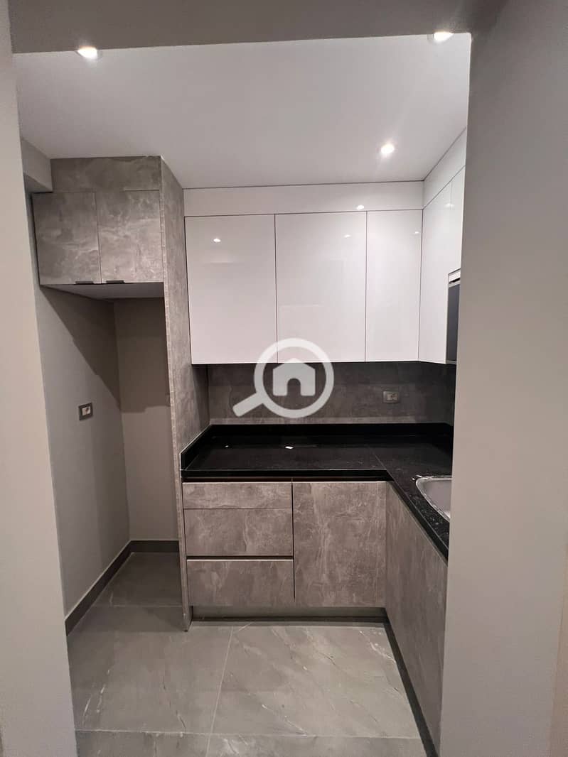 4 8b219f1d-c630-417f-a203-39d0cc1f4eea. jpg