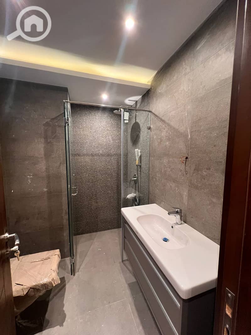 7 f611b2fe-45c8-49cd-a492-8aa8165e97d5. jpg