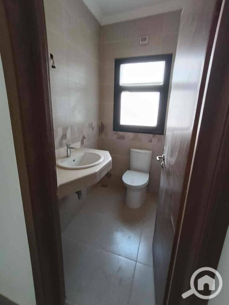 12 a5f329b1-c833-4cb0-a9d3-31325810d155. jpg