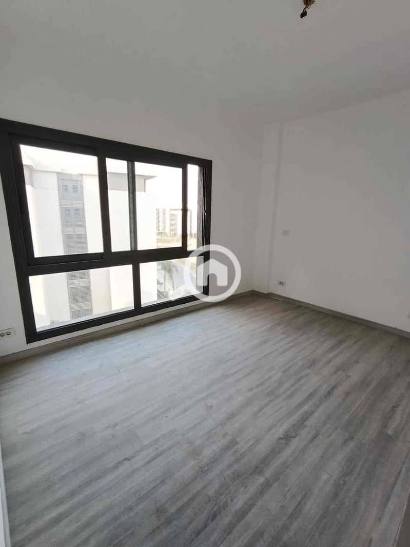 18 edec8b81-5a2c-47bd-b641-5e93b6aac62c. jpg