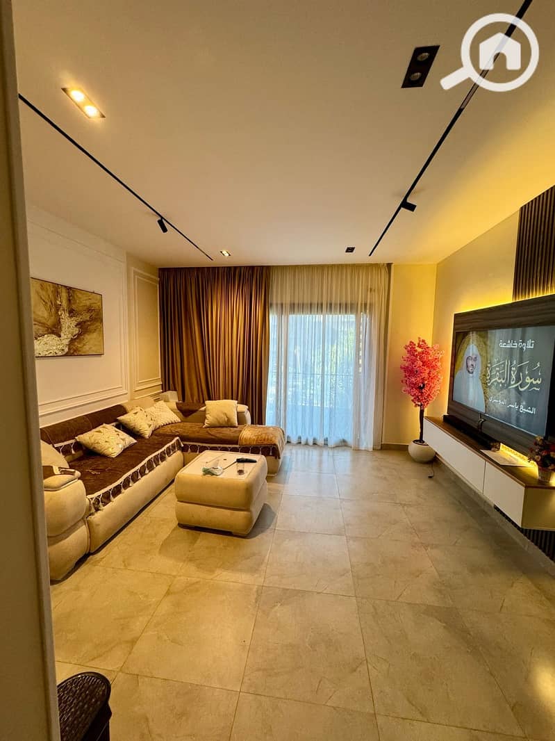 4 f1036feb-97c0-4f1f-bbd4-ad70e708e427. jpeg