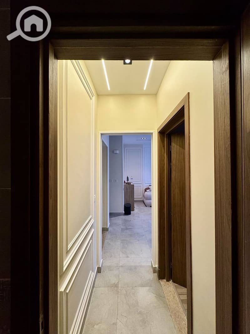 8 a5afaa8d-7c6c-40e4-a1e9-cd3673c4d0f5. jpeg