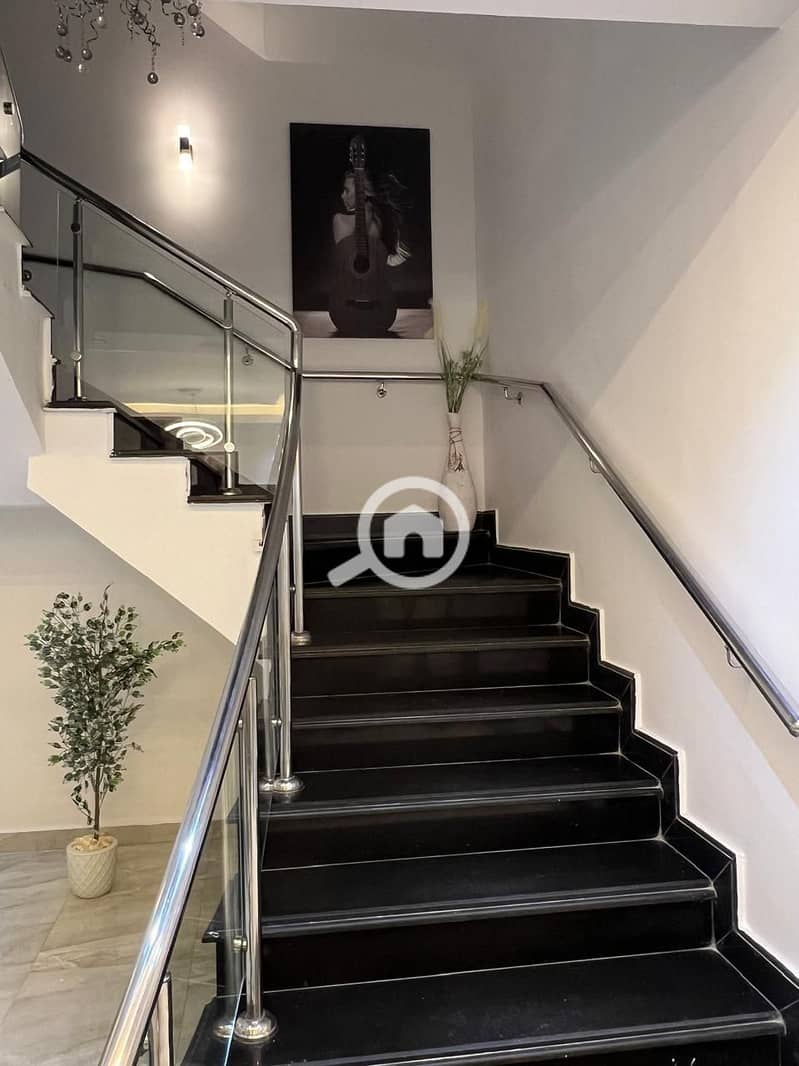 7 c12bba80-c2b7-45f2-bbd7-fdfec5391019. jpg