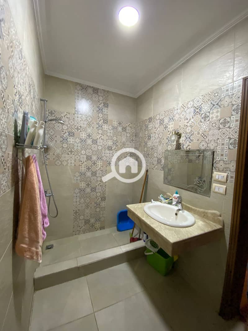 12 810ba105-3734-4bc9-b1f0-39cbeebf94bd. jpeg