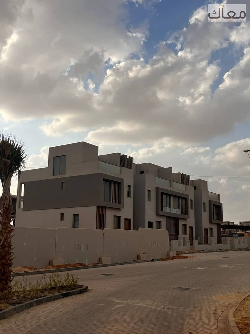 10 70053c6b-27a5-422e-8a54-64de8cfaa591. jpg