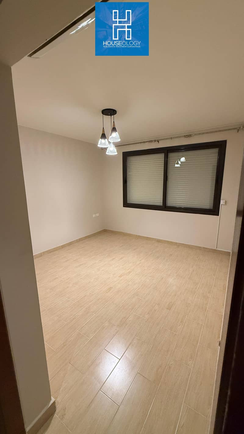 10 WhatsApp Image 2025-12-08 at 16.19. 51. jpeg