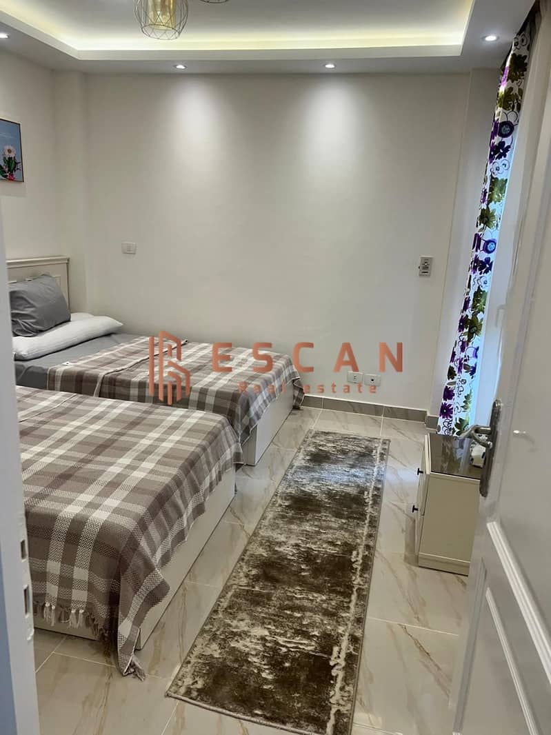 5 e89f2f5e-764b-41a4-aafd-2b6c004eb51a. jpeg