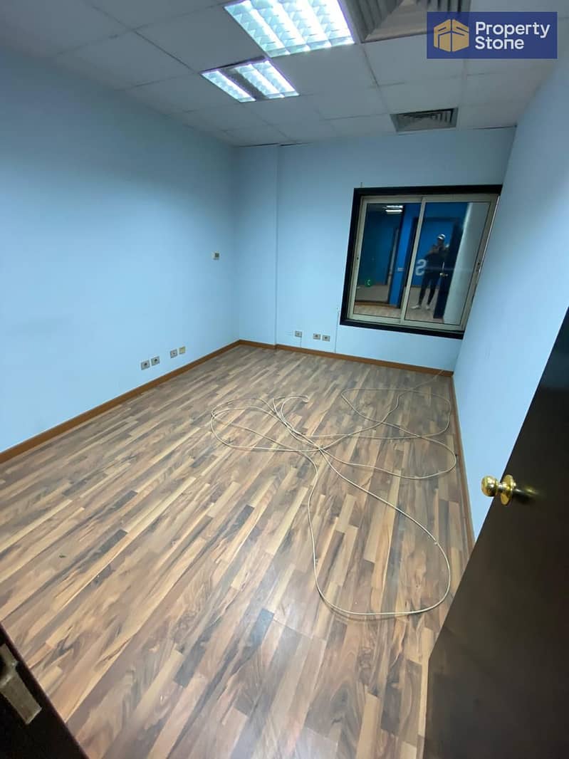 10 816c33a0-ed67-47db-ba7d-e7c5a0cbf25f. jpg