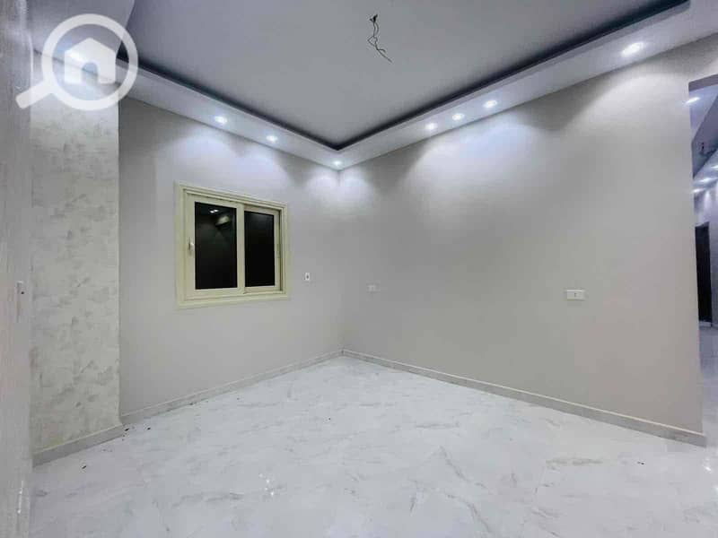 8 14501e72-18b5-4ea3-bb40-4875a5a67edf. jpg