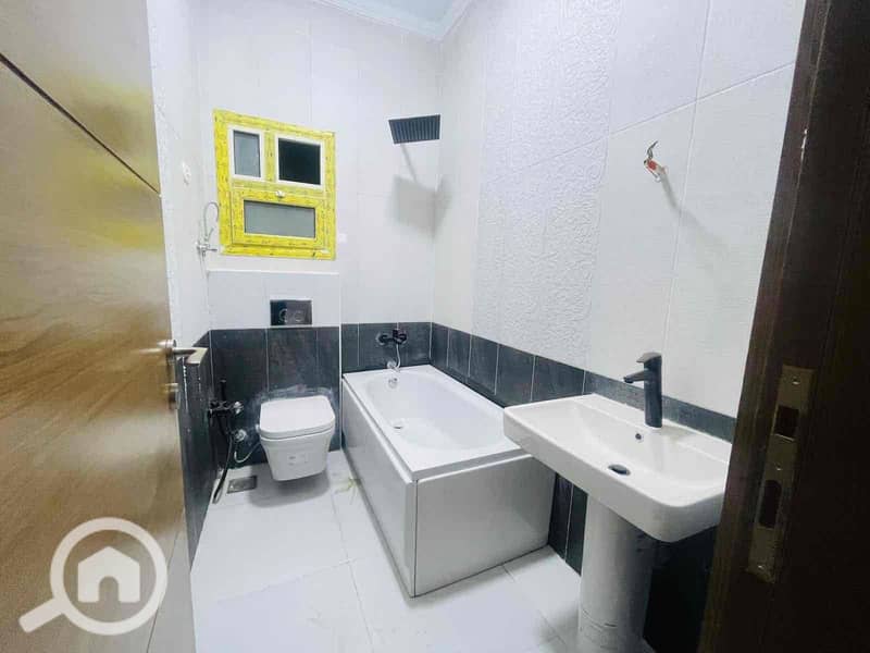 9 162e974b-a3c8-47ed-9717-365e9f7471be. jpg