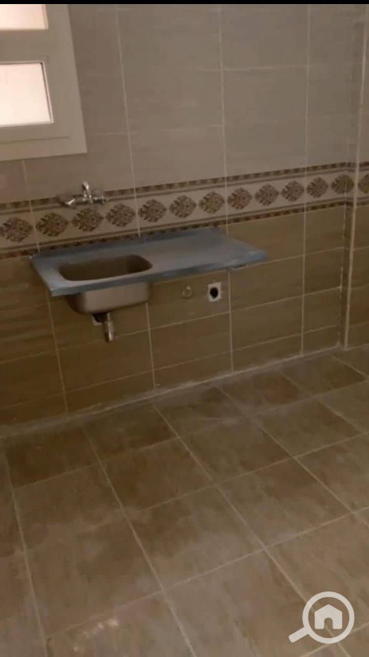 7 e4dfb93f-6434-4bbb-8c5d-3a2d1740af3c. jpeg