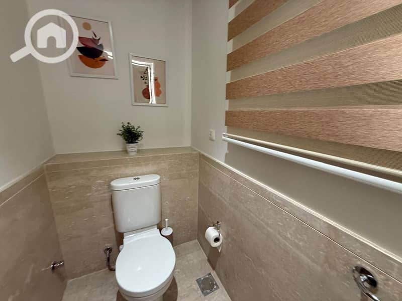 12 77999b70-232d-454f-ab86-5c500739059b. jpg