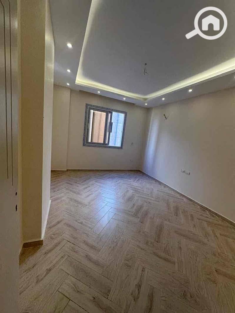 4 e9c7f32f-dec9-4384-b7ef-4647b6dce071. jpg