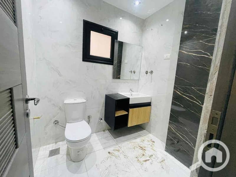 10 82b5f88a-bca7-44fb-bdea-2ebff489a705. jpg