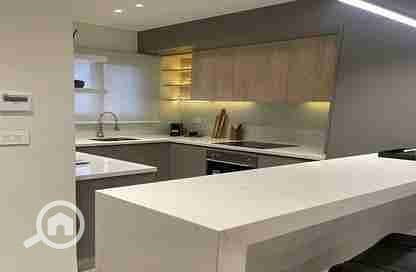 6 3837968-db747o. jpg