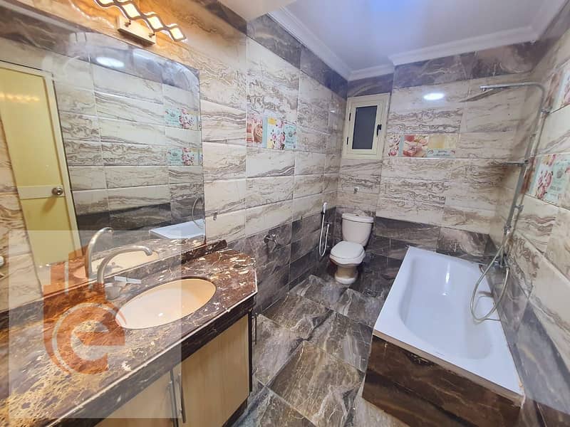 15 8a2f3ec4-d729-4418-9f4b-46ce74a097ac. jpg