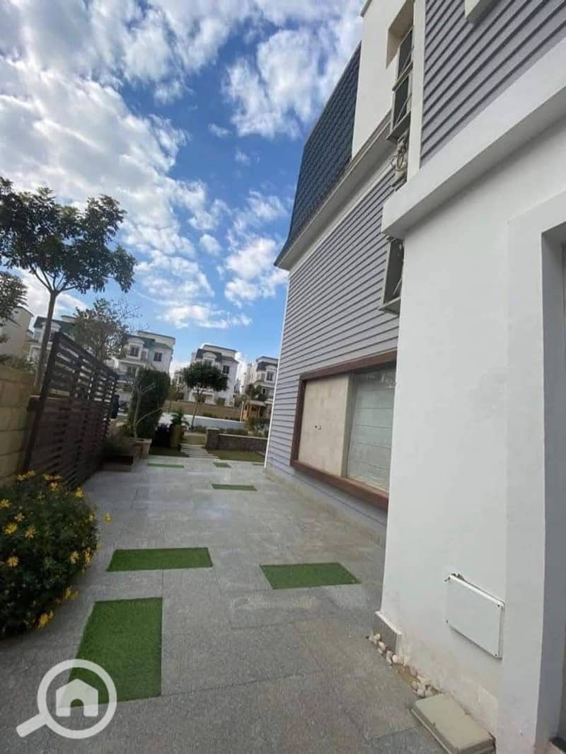 4 242f4296-d927-47f6-96a1-f441920662c3. jpg