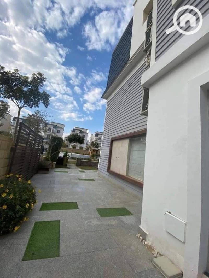 4 242f4296-d927-47f6-96a1-f441920662c3. jpg