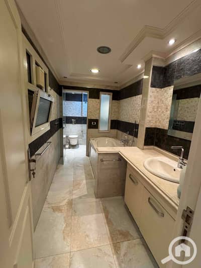 6 Bedroom Flat for Sale in Mohandessin, Giza - IMG_2702. jpg