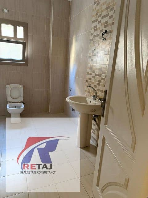 6 835920bc-b22e-4765-86cf-dd08eecafd32. jpg