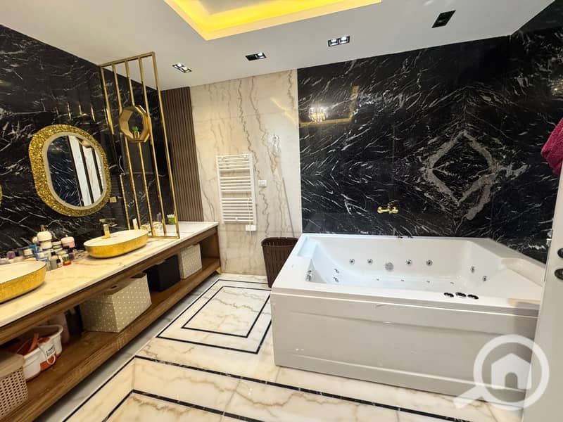 60 a27d533a-427e-4070-bac1-76bf0aad7447. jpeg