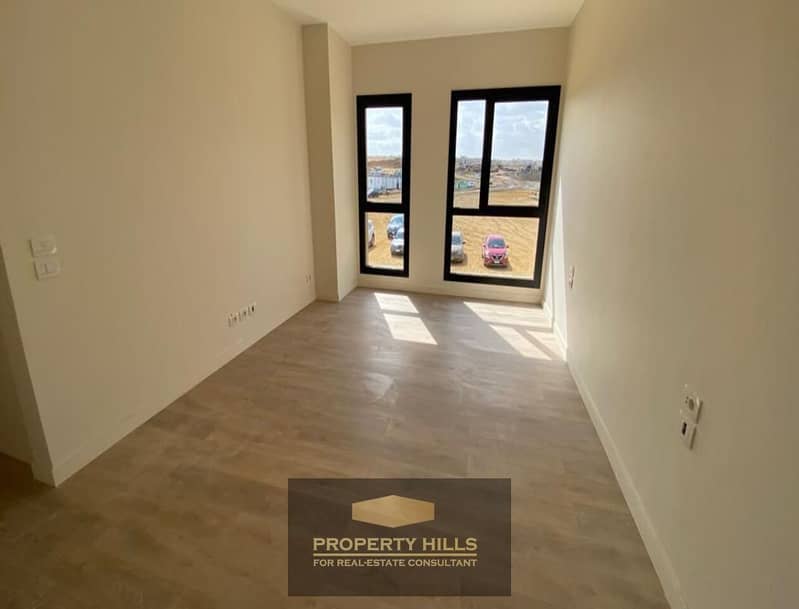 12 7326b62b-7a01-4a85-be21-586c28c4d165. jpg