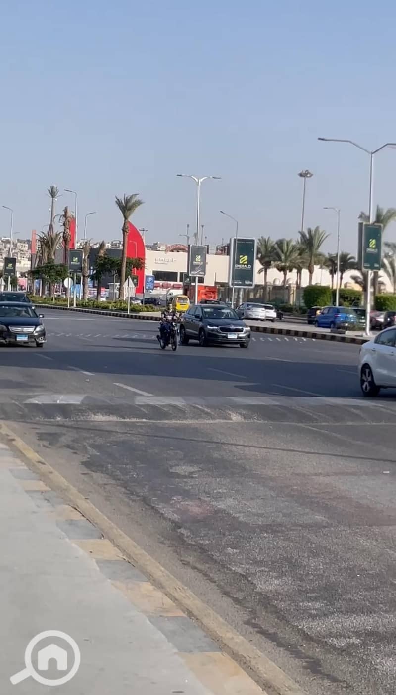 5 7fddb895-5b66-4af5-9c64-e193fd76f9a5. jpg